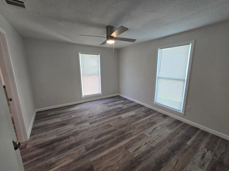 Building Photo - 629 S Gevers St