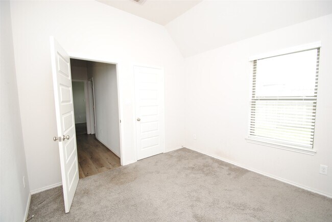 Building Photo - 24978 Tidmor Ln