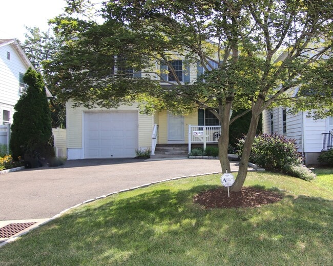 Building Photo - 570 Fairfield Ave
