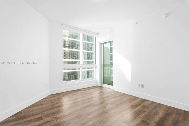 Building Photo - 300 S Biscayne Blvd