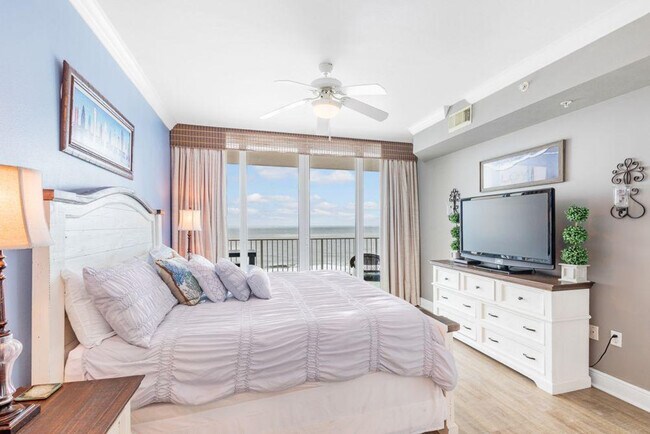 Building Photo - 365 E Beach Blvd