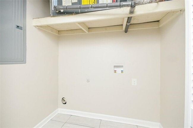 Building Photo - 742 Brentwood Pl