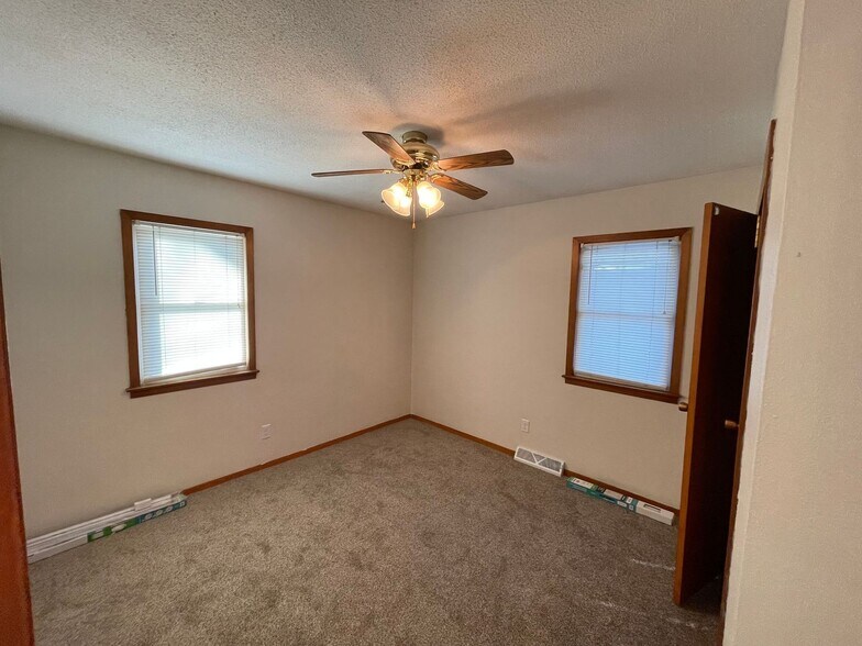 Building Photo - 308 S Main St