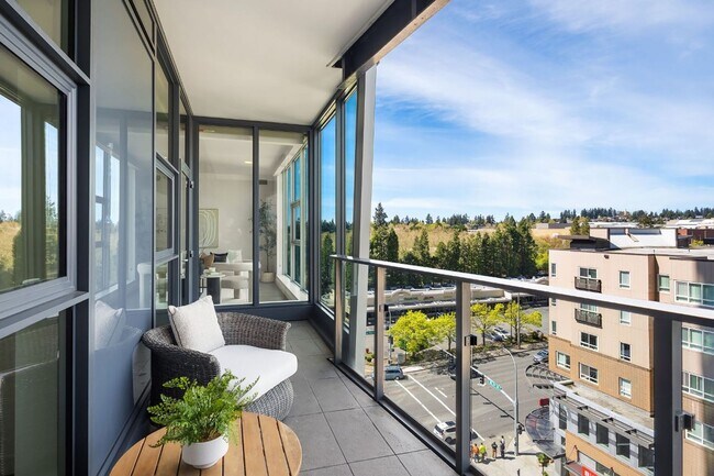Building Photo - 2Bd/1.75Ba Bellevue Condo