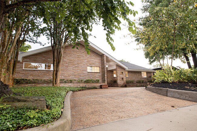 Building Photo - 3619 S Braeswood Blvd