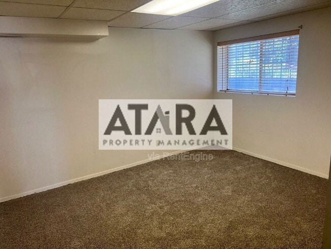 Building Photo - 270 Country Club Dr