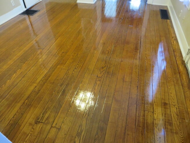 Building Photo - Two Bedroom Home with a bonus room/3rd bedroom in Historic District (Williams-Woodland Historic P...