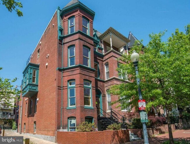 Building Photo - 1102 5th St NW