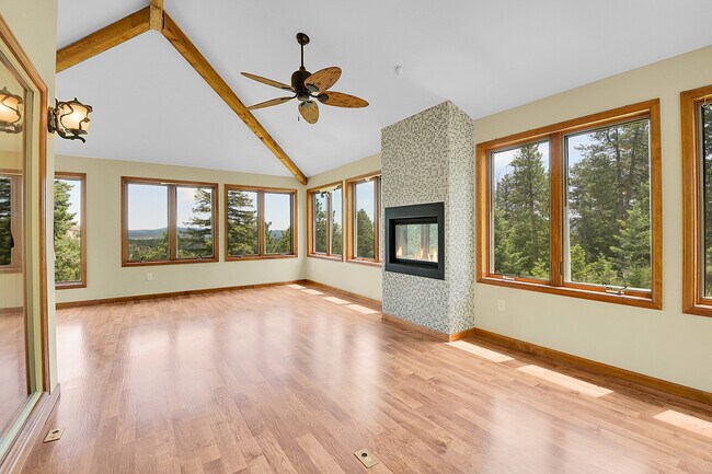 Building Photo - 5368 Evergreen Heights Dr