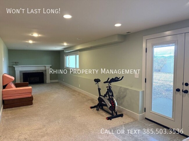 Building Photo - 7686 Mountain Estates Dr