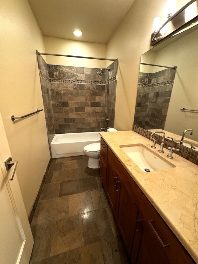 Building Photo - 4bd/4.5ba Seattle House