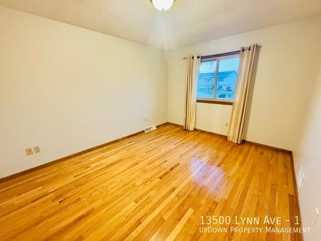 Building Photo - 13500 Lynn Ave