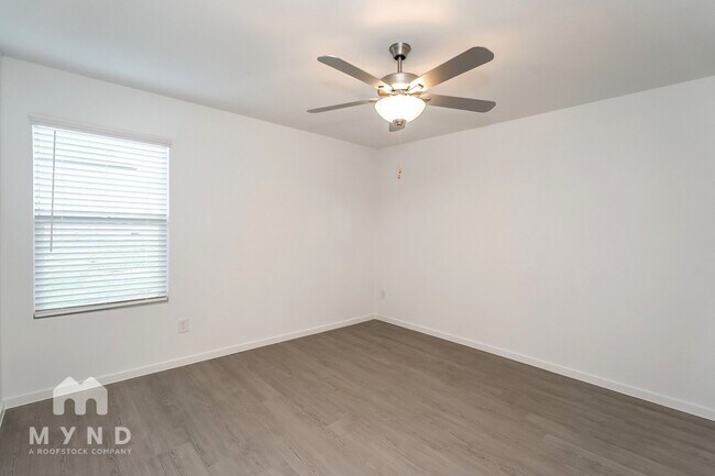 Building Photo - 2732 River Knl Ln