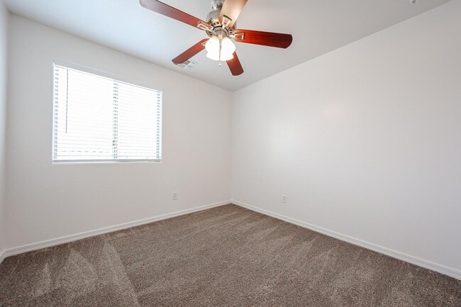 Building Photo - 41298 W Park Hill Dr