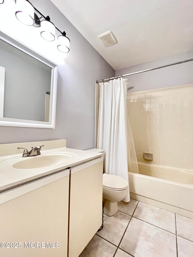 Building Photo - 163 Colony Ln