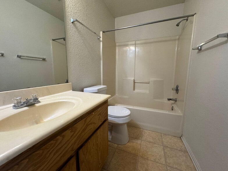 Building Photo - 2801 Alma Dr