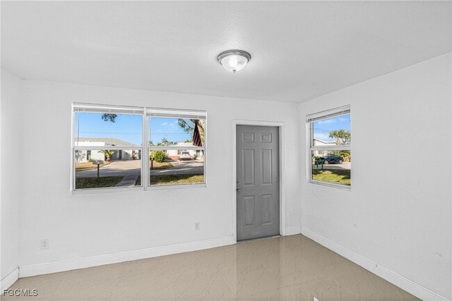 Building Photo - 4839 Tudor Dr