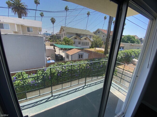 Building Photo - 1208 S Norton Ave