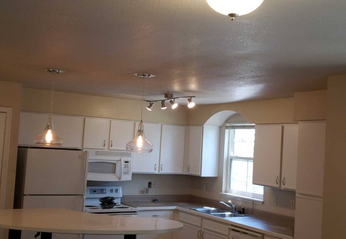 Building Photo - 2626 Parklake Ct