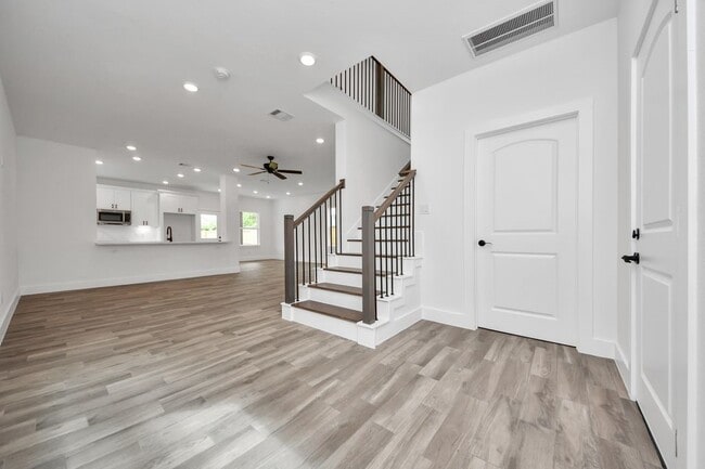 Building Photo - 765 Marjorie St