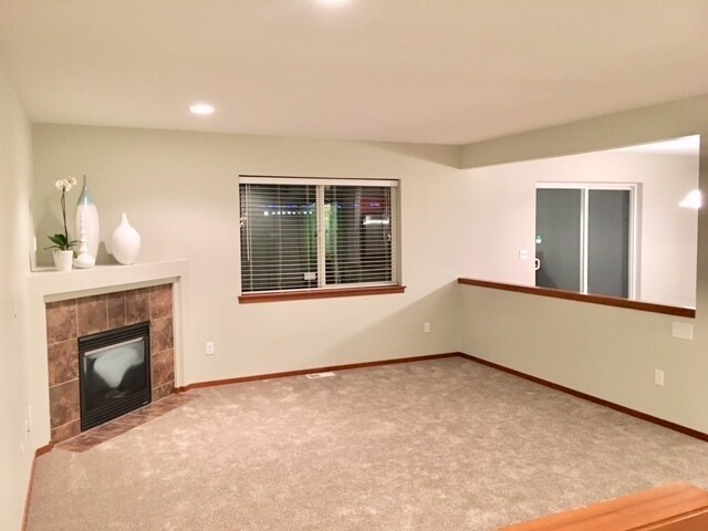Building Photo - Spacious 3 Bedroom 2.5 Bathroom Home in Lake Stevens!