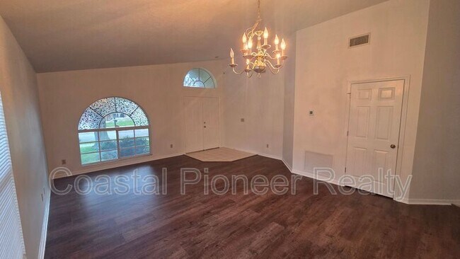 Building Photo - 1731 Wakefield Dr