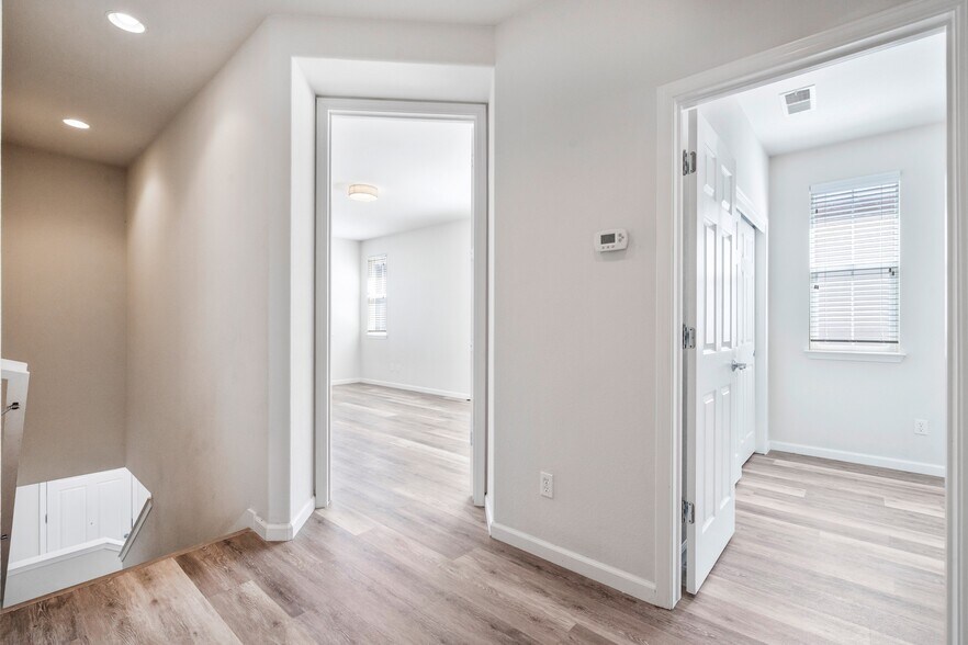 Building Photo - 9437 Dunbar Dr