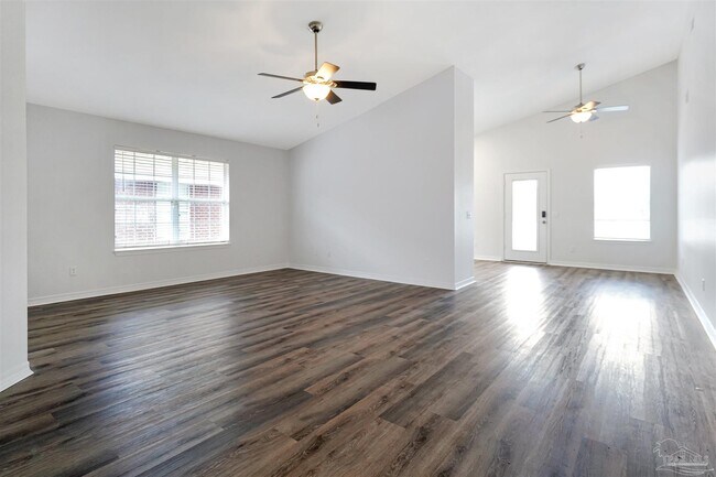 Building Photo - 28 Easton St