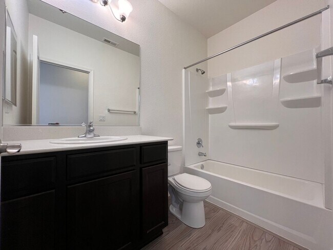 Building Photo - Silverland Estates 3 Bedroom 2 Bathroom Ho...