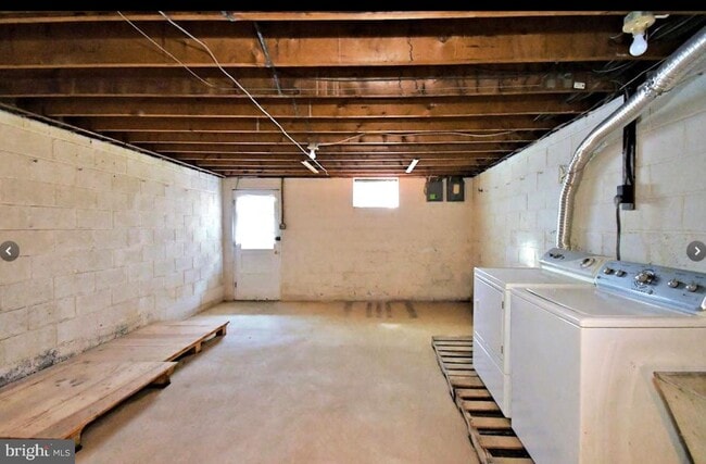 Building Photo - 102 Borbeck Ave