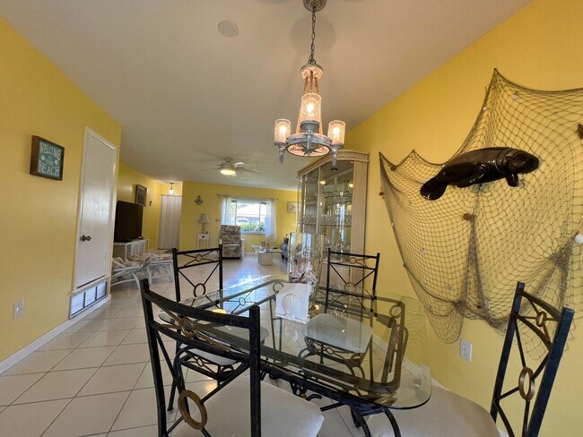 Building Photo - $3,300/month ** Short Term / Seasonal - Furnished ** 2 Bed / 1.5 Bath - Lakefront ** Single Famil...