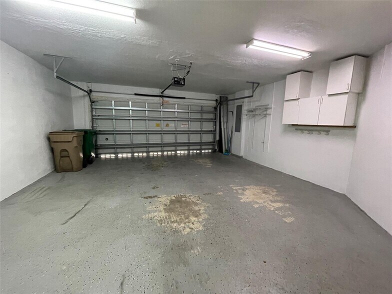 Building Photo - 5031 Madison Lakes Cir W