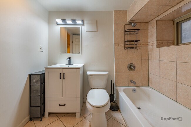 Building Photo - 2041 W Jarvis Ave