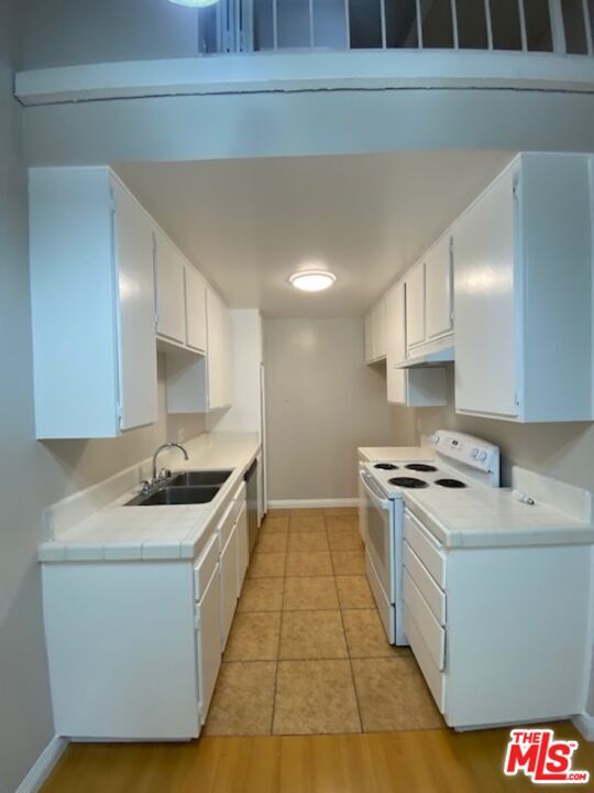 Building Photo - 5460 White Oak Ave
