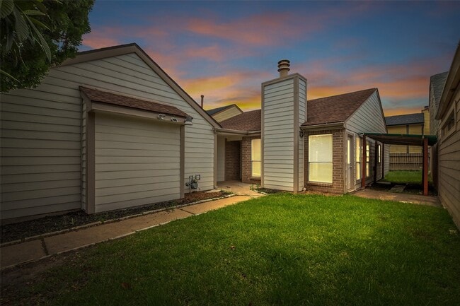 Building Photo - 11838 Plumbrook Dr