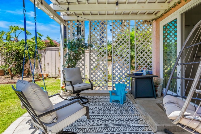 Building Photo - 2124 Redwood Crest