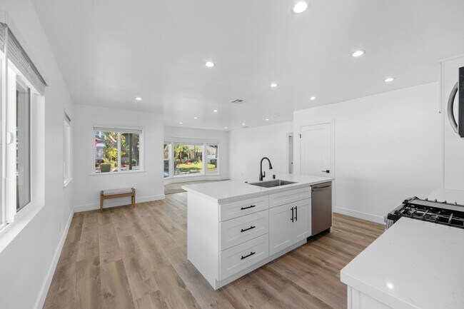 Building Photo - 4723 Albury Ave