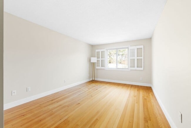 Building Photo - 15 Bower Rd