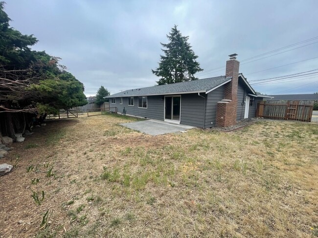 Building Photo - Convenient 3-Bedroom Home Near NAS Whidbey Island with Garage Parking