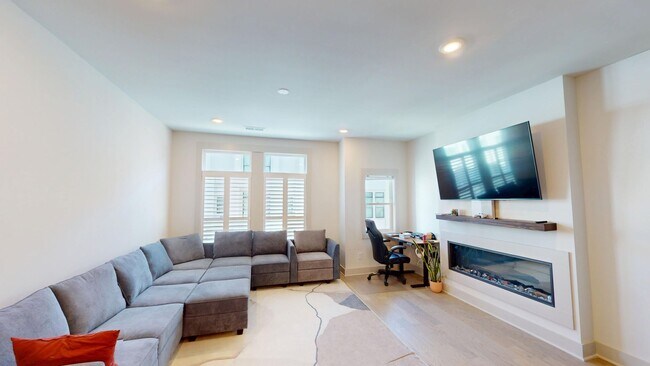 Building Photo - 1025 Wesley Terrace Ave - Elevated townhome living in the heart of Wesley Heights / FreeMoreWest