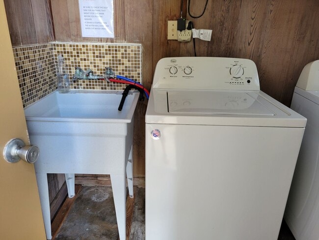 Building Photo - L658ach