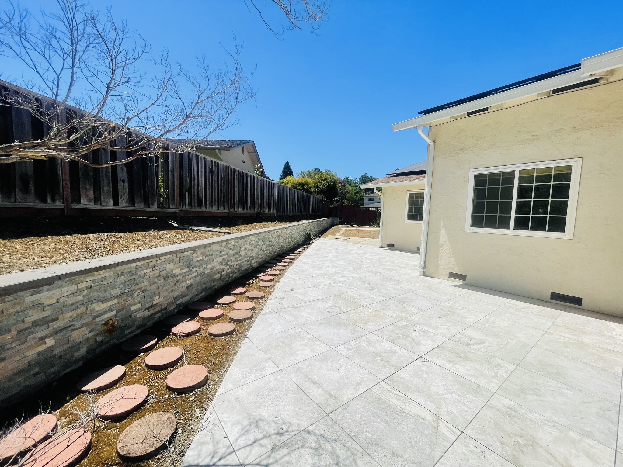 Building Photo - 1150 Stafford Dr