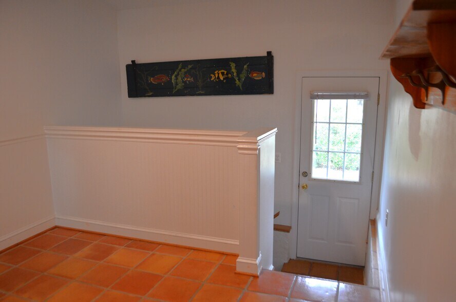 Office space off kitchen - 45 Emerson Rd