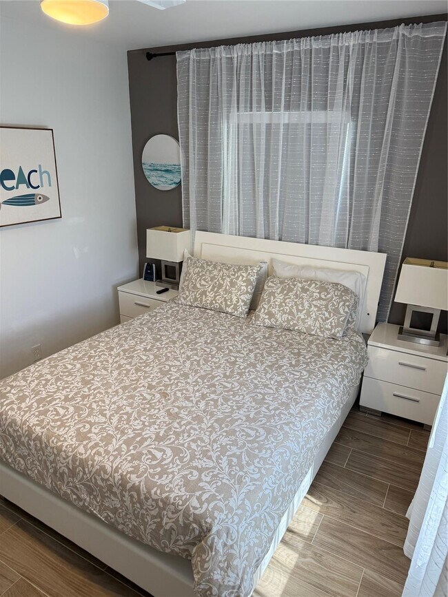 Building Photo - 1637 SE 1st St