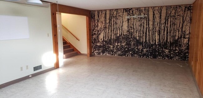 Building Photo - 1602 Hanaford Ave