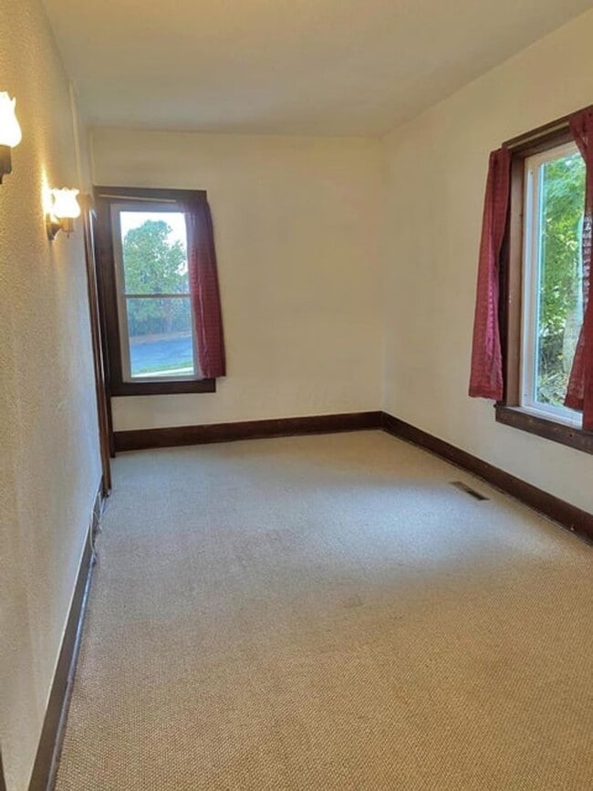 Building Photo - very nice 3 bedrooms house in a small town