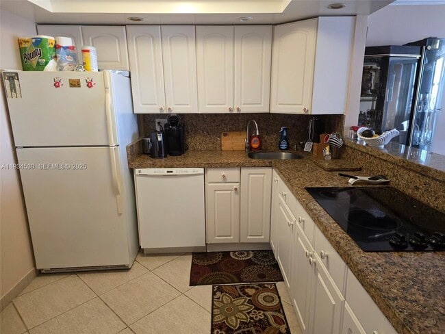 Building Photo - 3180 S Ocean Dr