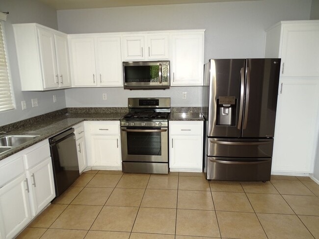 Building Photo - Mountains Edge 3 Bedroom and Loft Home