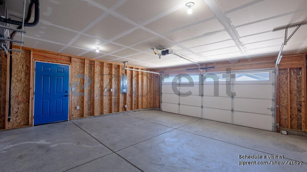 Building Photo - 10303 W Salmonberry