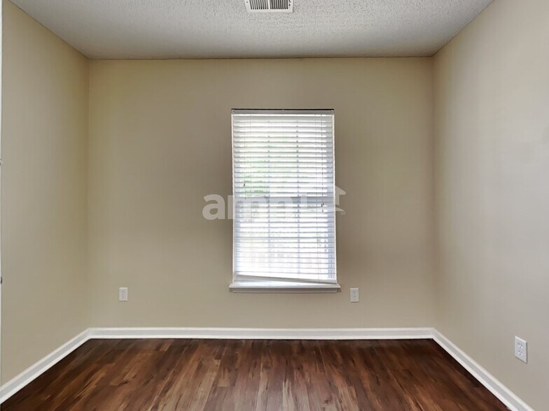 Building Photo - 304 S Port Dr